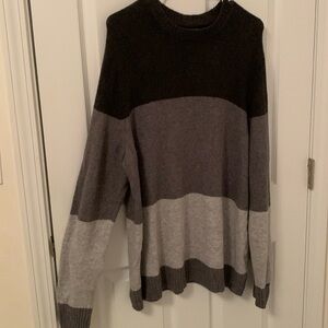 Men’s American Eagle Soft Sweater Black and Gray Colorblock--Size XL